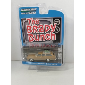 Greenlight 1:64 The Brady Bunch - Plymouth Satellite Station Wagon 1969 (Dirt Road Version)